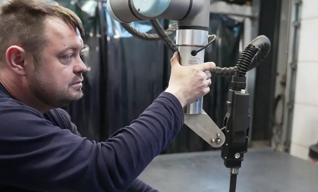 Cobots as a welder’s new tool: Who can benefit from cobot welding? 2 A welder programming a cobot welder