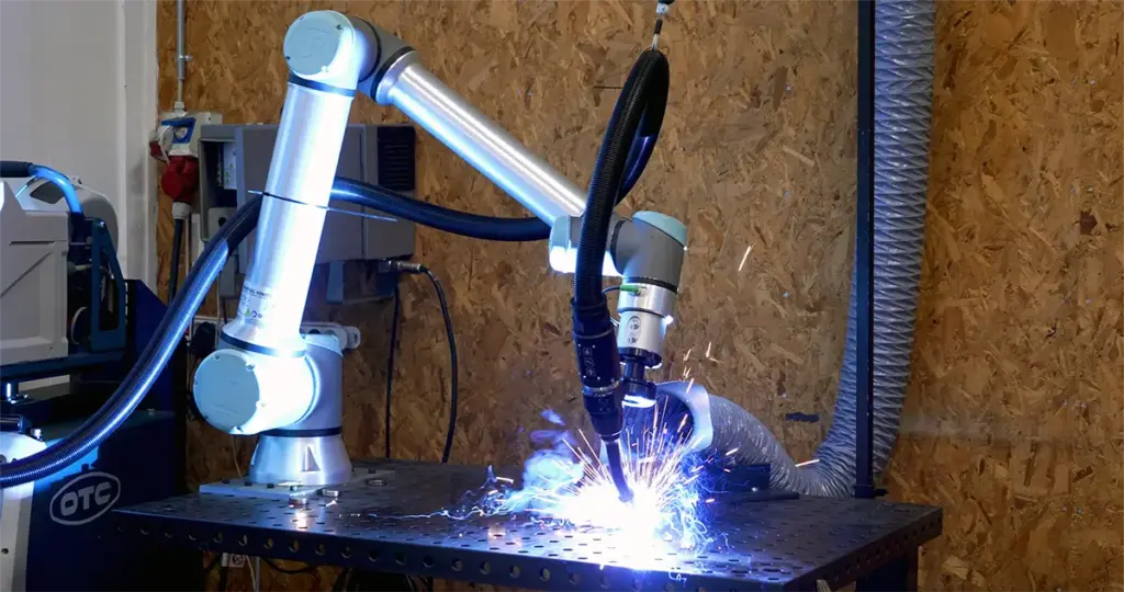 Selecting the Right Robotic Welding System for Your Business 1 Cobot welding with SmoothTool at the workshop