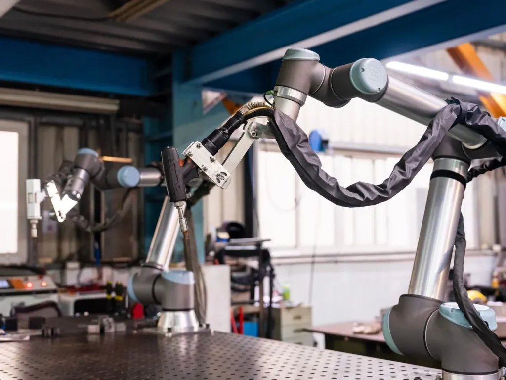 Fu Zhuan Steel Accelerates High-Mix Laser Welding with SmoothTool and UR12e cobot 3 Laser Welding with SmoothTool and UR12e