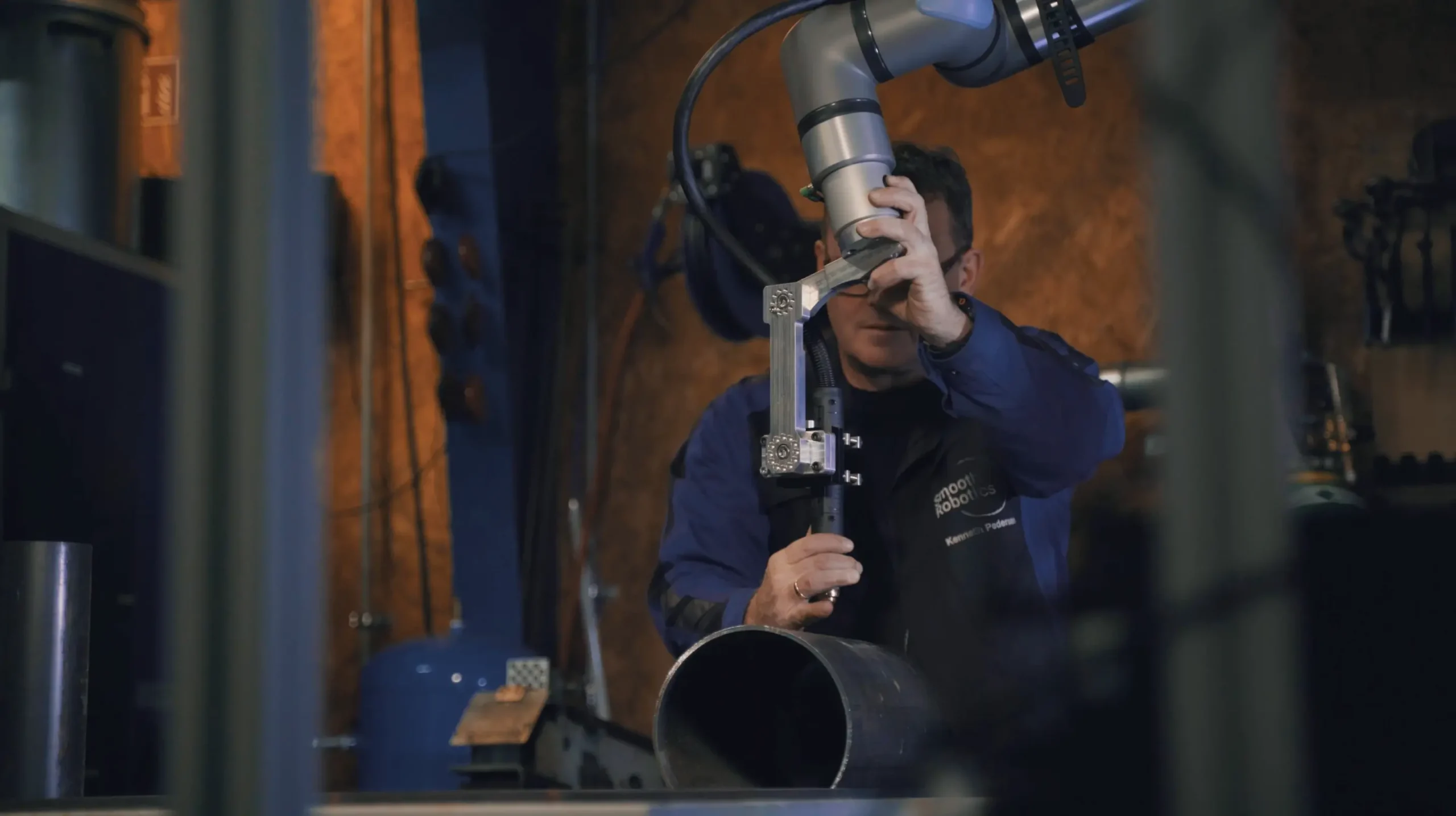 Welder operating SmoothTool